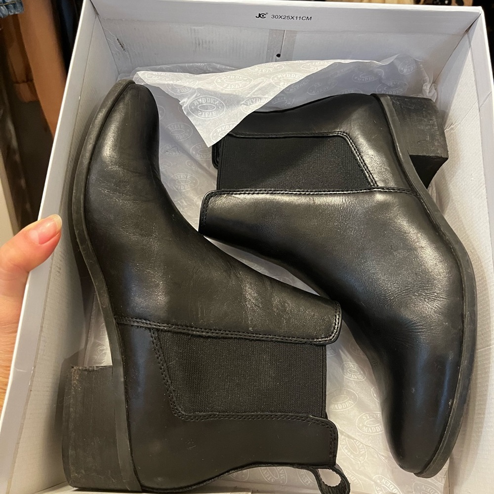 Steve Madden Chelsea Leather Boot